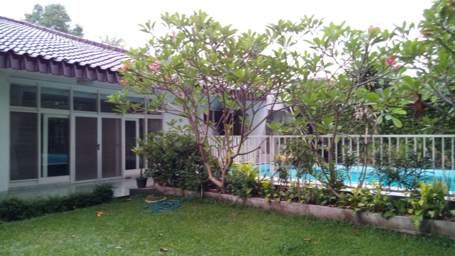 Comfortable, Classic and Beautiful House In Area Kemang For Expatriat and Others " The Price Can Be Negotiable "