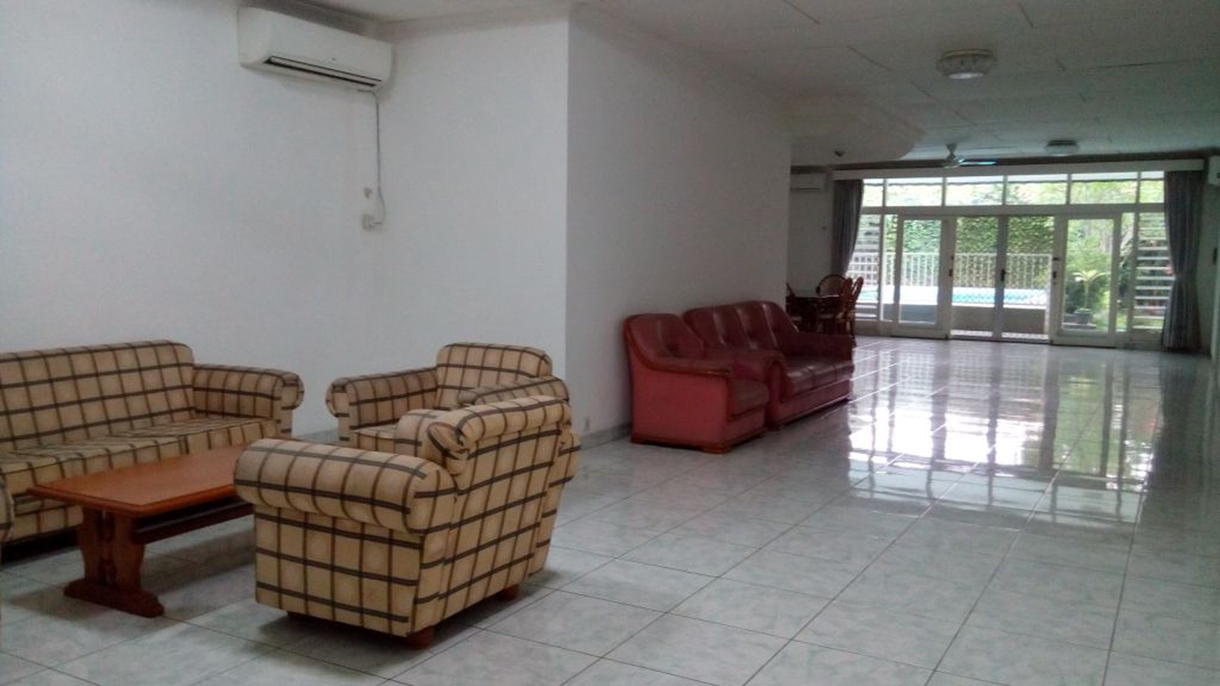 Comfortable, Classic and Beautiful House In Area Kemang For Expatriat and Others " The Price Can Be Negotiable "