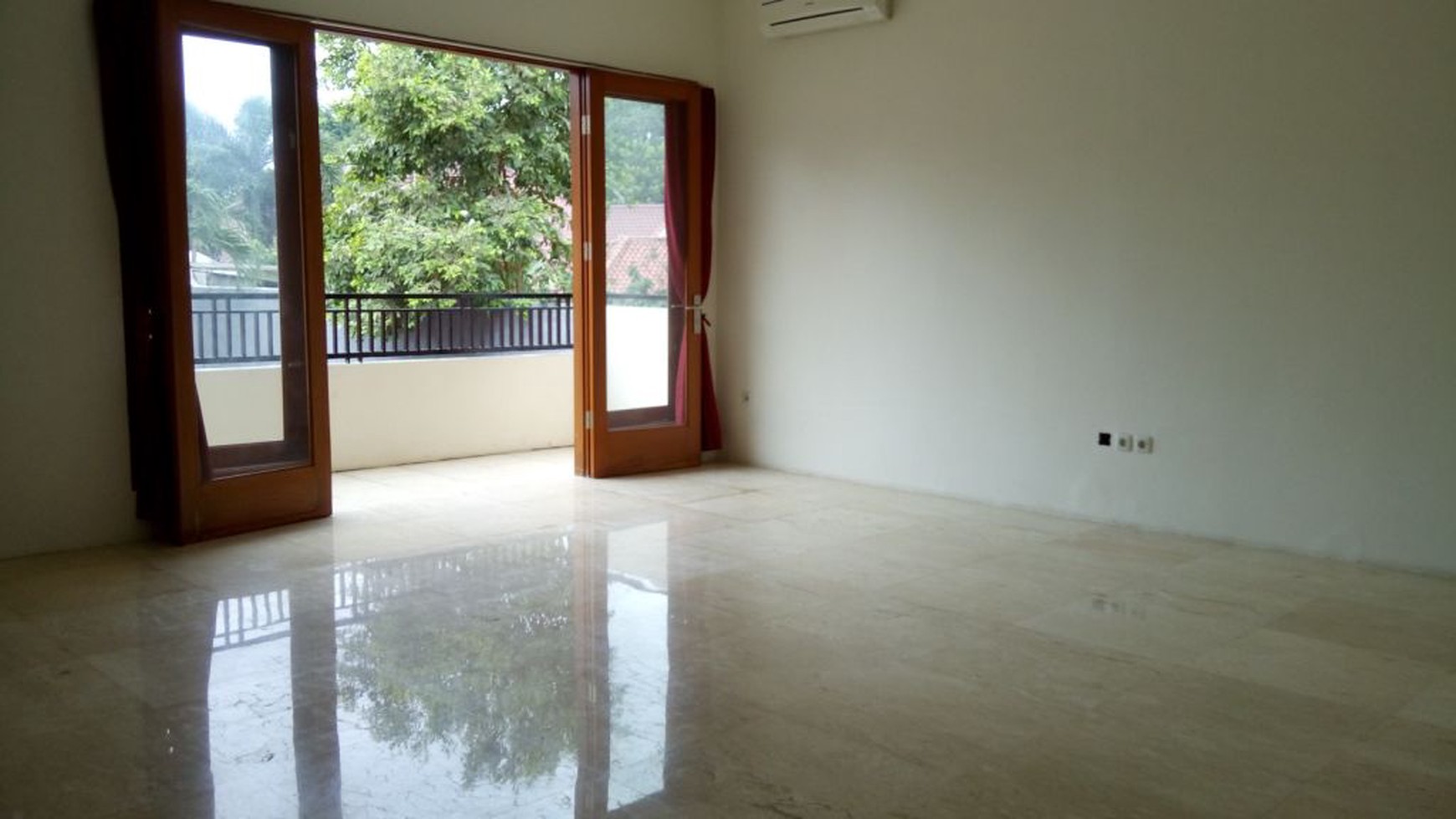 Good House in Strategic Location of Kemang Jakarta "the price can be negotiable"