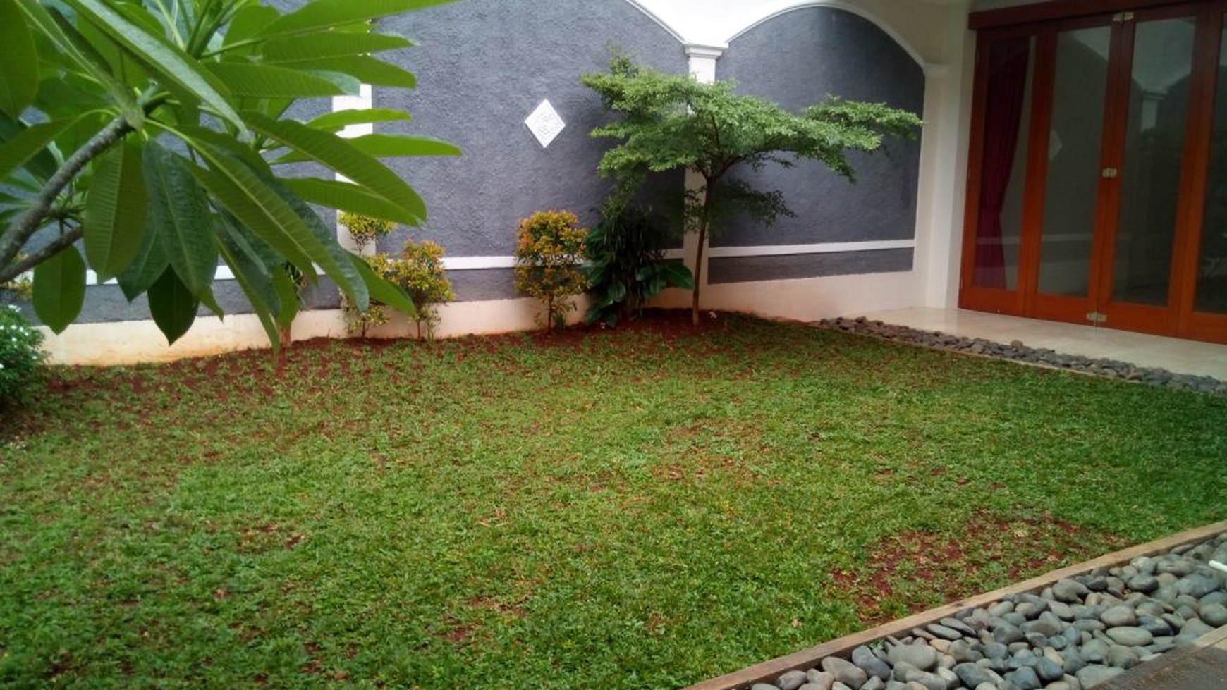 Good House in Strategic Location of Kemang Jakarta "the price can be negotiable"