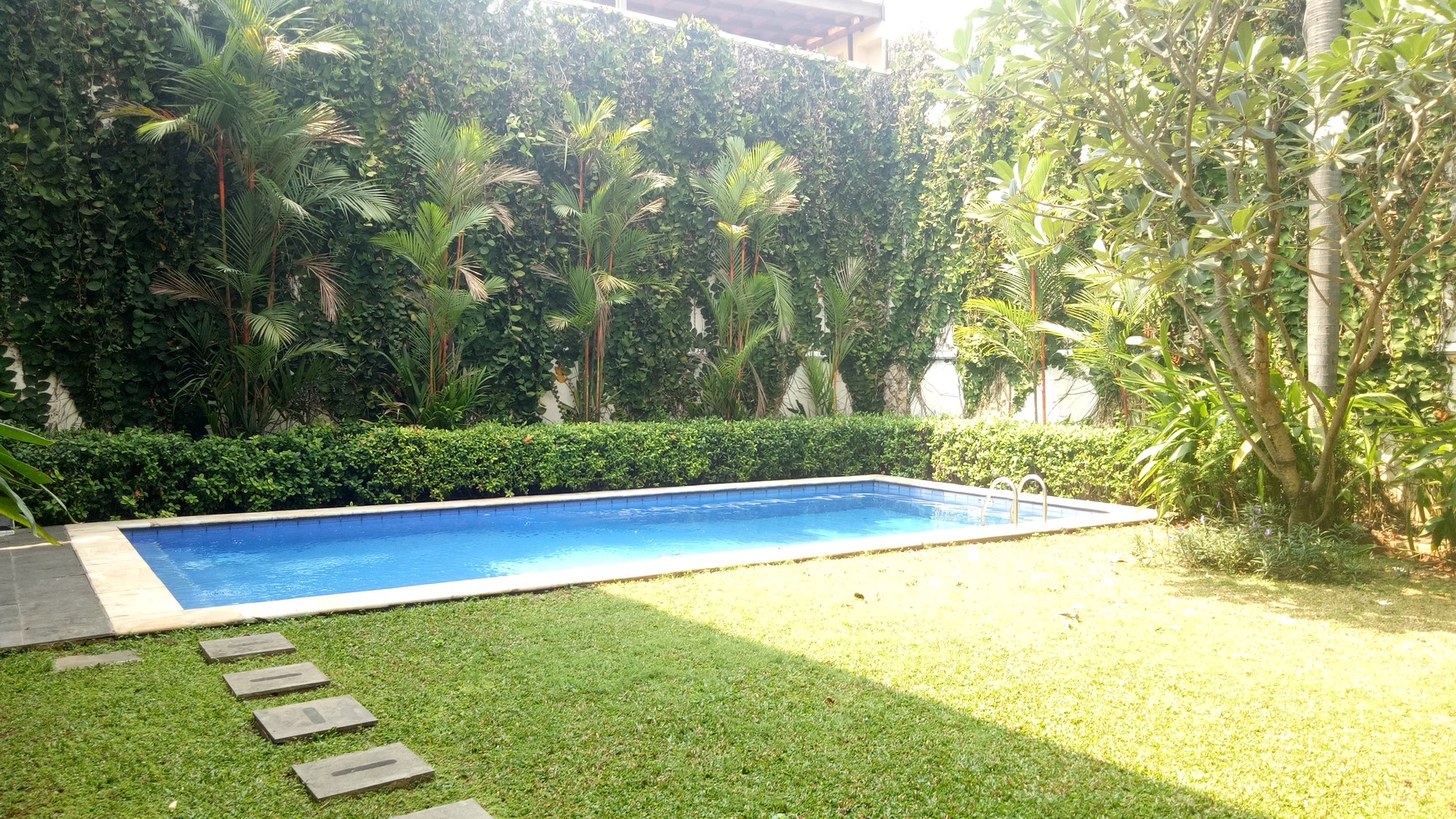 Luxury house in Kemang area ready for rent