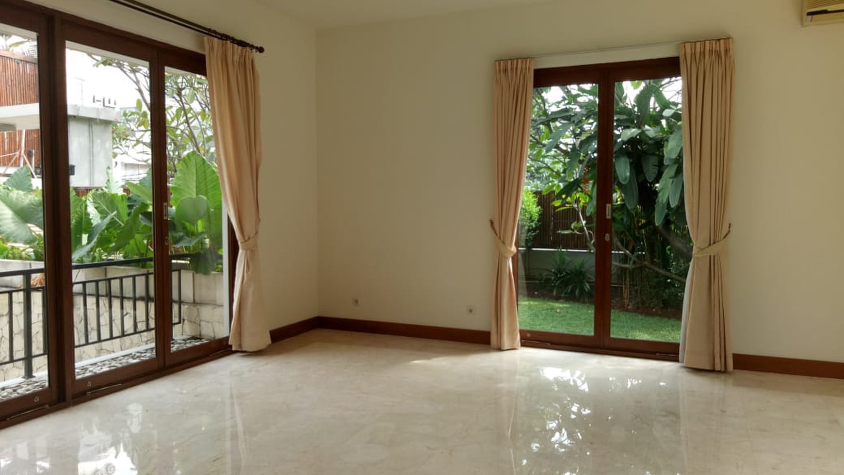 Luxury and huge house in Kemang area