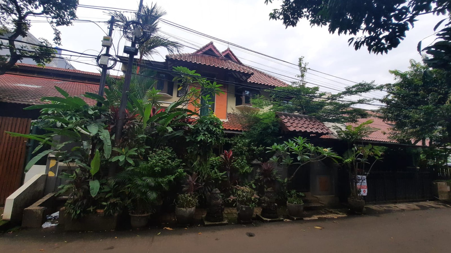 Rumah Tenang dan Strategis, Jl. Hang Jebat, Gunung, Kebayoran Baru, Jakarta Selatan 