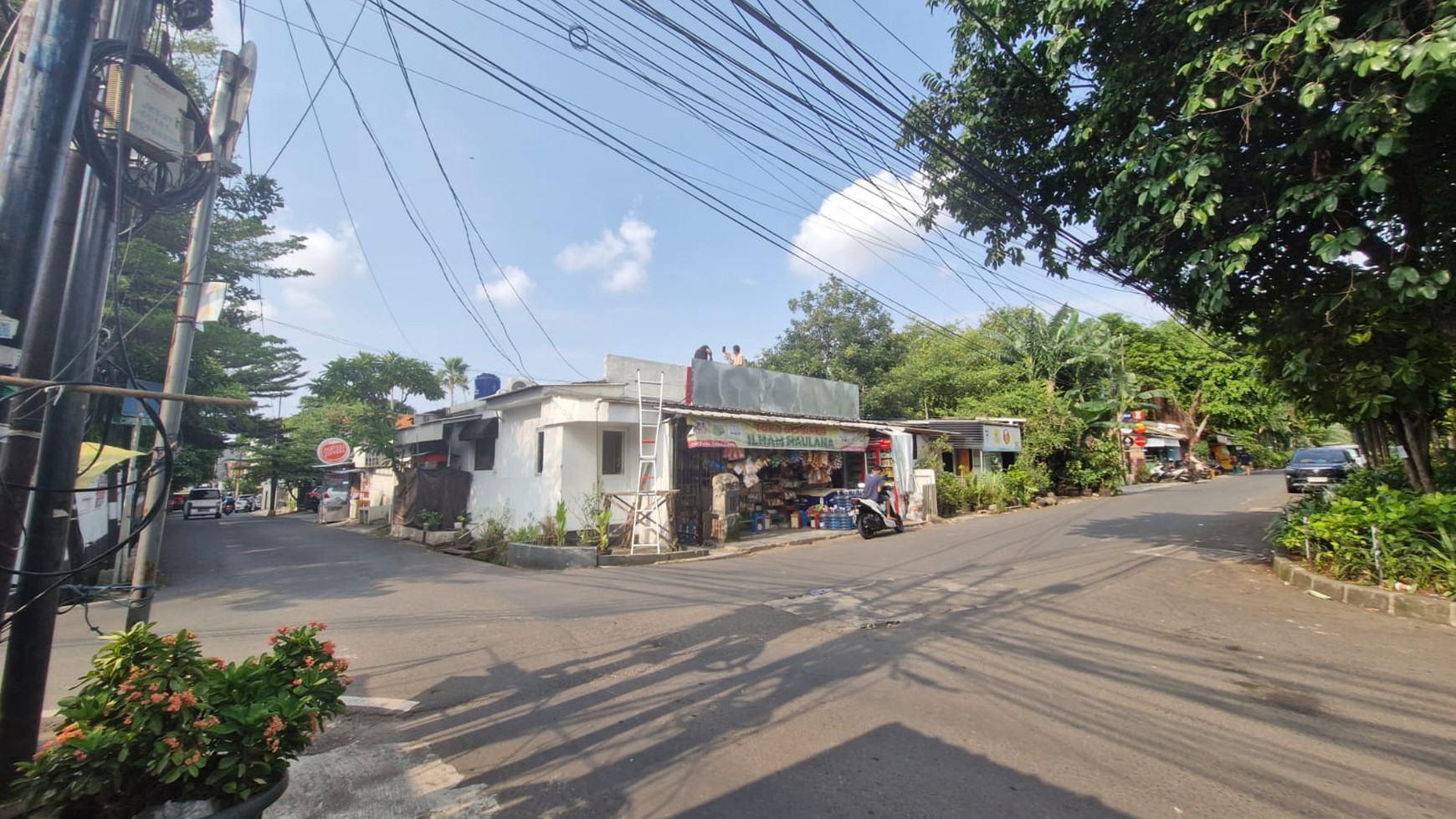 Rumah Strategis di hoek, terawat dan siap huni di Jl Gaharu, Cipete, Cilandak, Jakarta Selatan