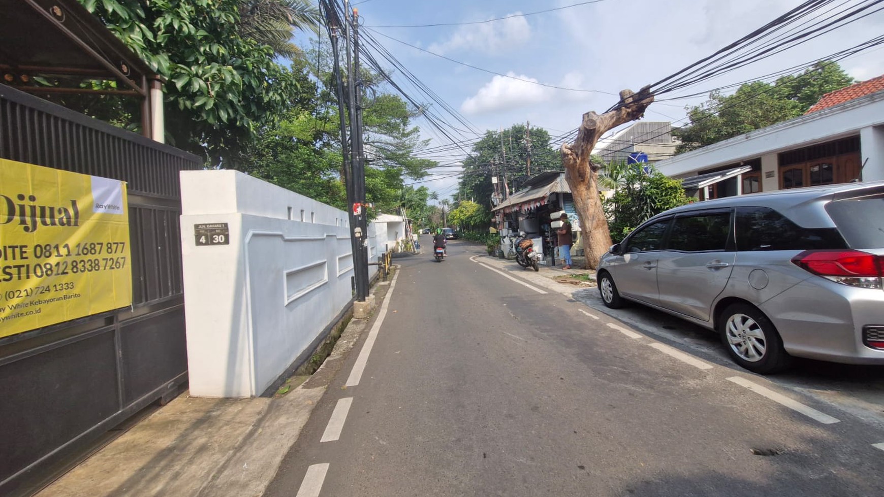 Rumah Strategis di hoek, terawat dan siap huni di Jl Gaharu, Cipete, Cilandak, Jakarta Selatan