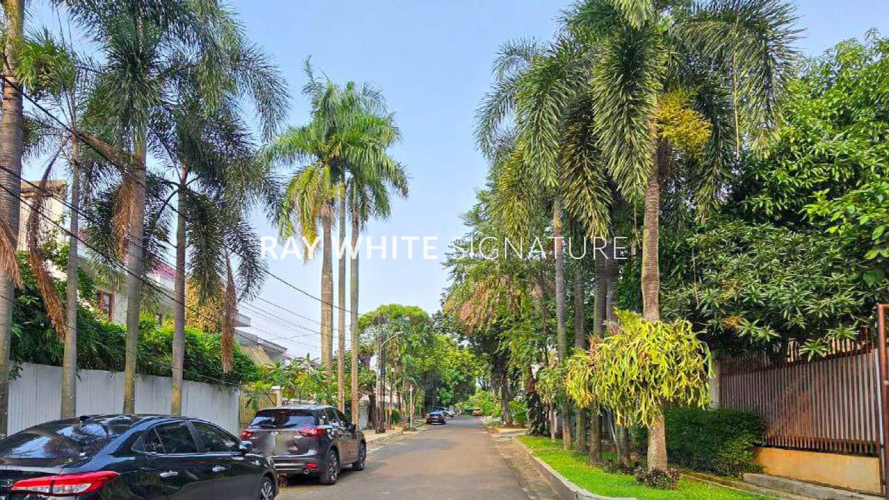 Rumah Dengan Kolam Renang Di Brawijaya Kebayoran Baru