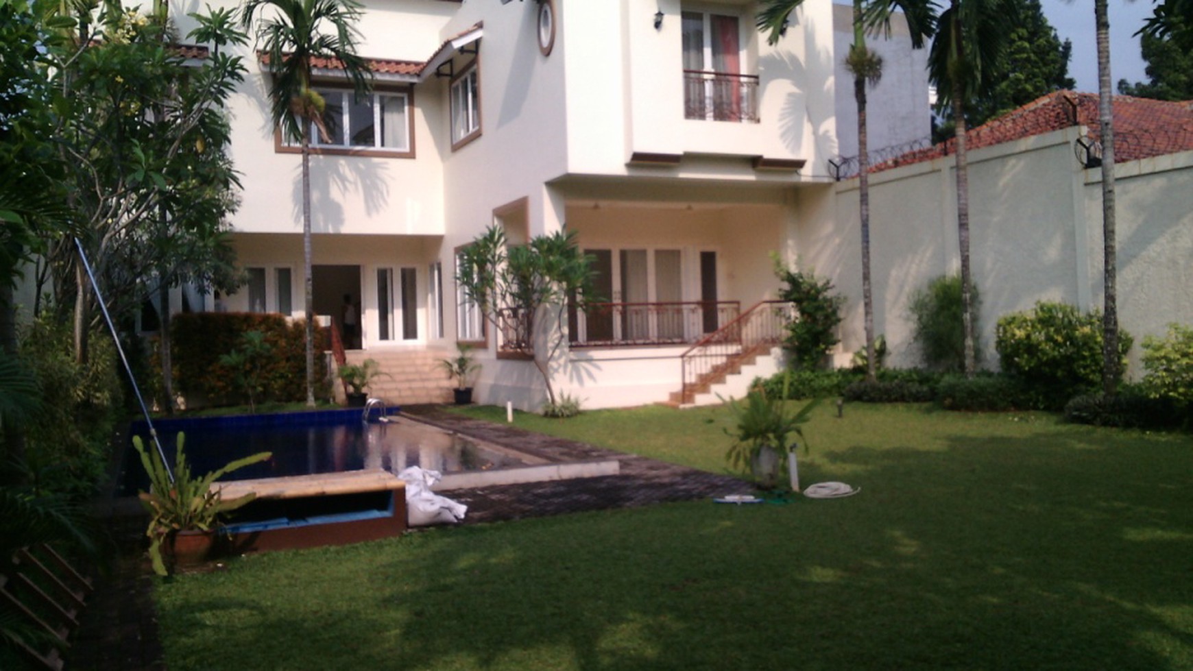 A Luxurious House with Nice backyard and pool in Kemang