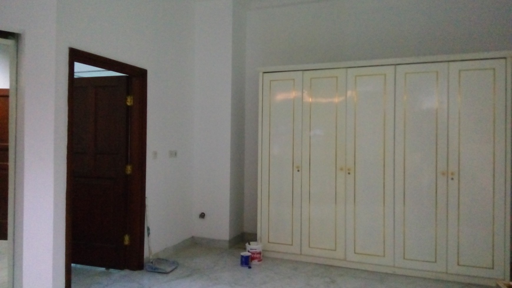 Brand new house In area Menteng for expatriat and others "The price can be negotiable"