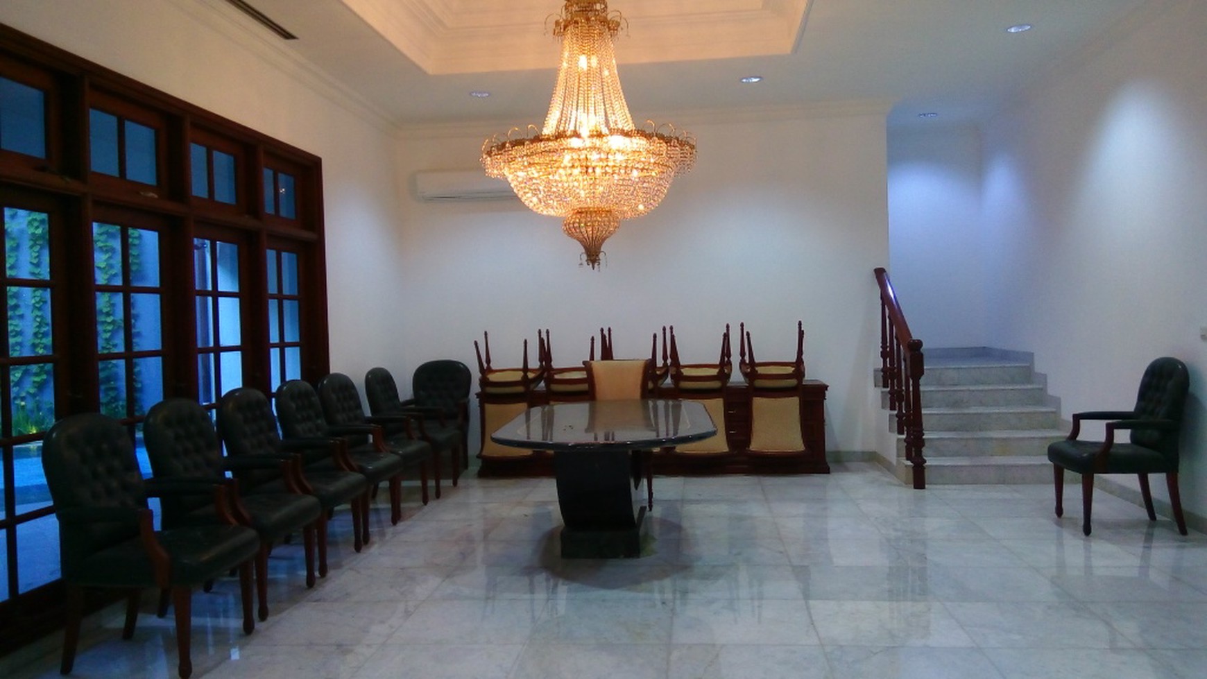 Brand new house In area Menteng for expatriat and others "The price can be negotiable"