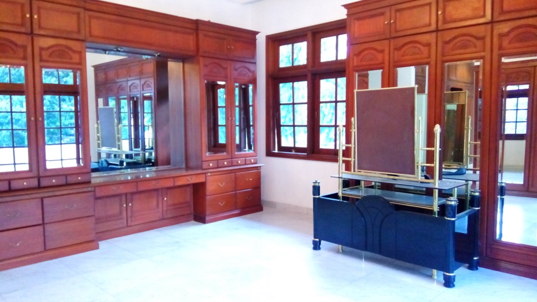 Brand new house In area Menteng for expatriat and others "The price can be negotiable"