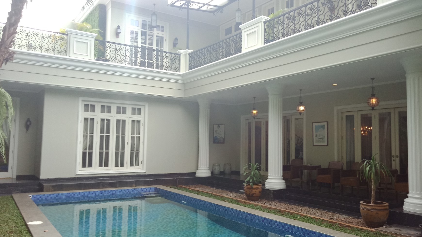 Comfortable & limited house in strategic location center Of  Jakarta  "The price can be negotiable