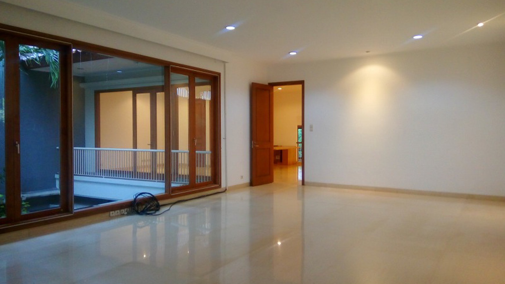 Good house in strategic location of Menteng Jakarta for office or residential "The price can be negotiable"