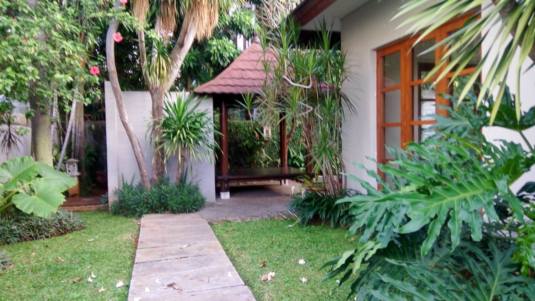 Comfortable and beautiful house in area kemang for expatriat and others " The price can be negotiable "