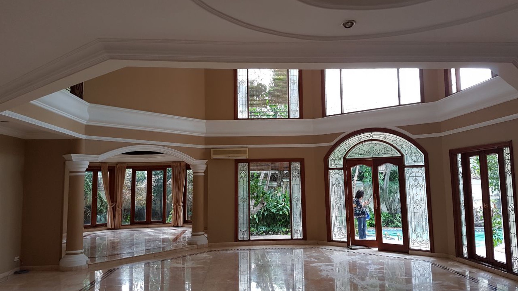 Big and Beautiful House For Rent In Kemang