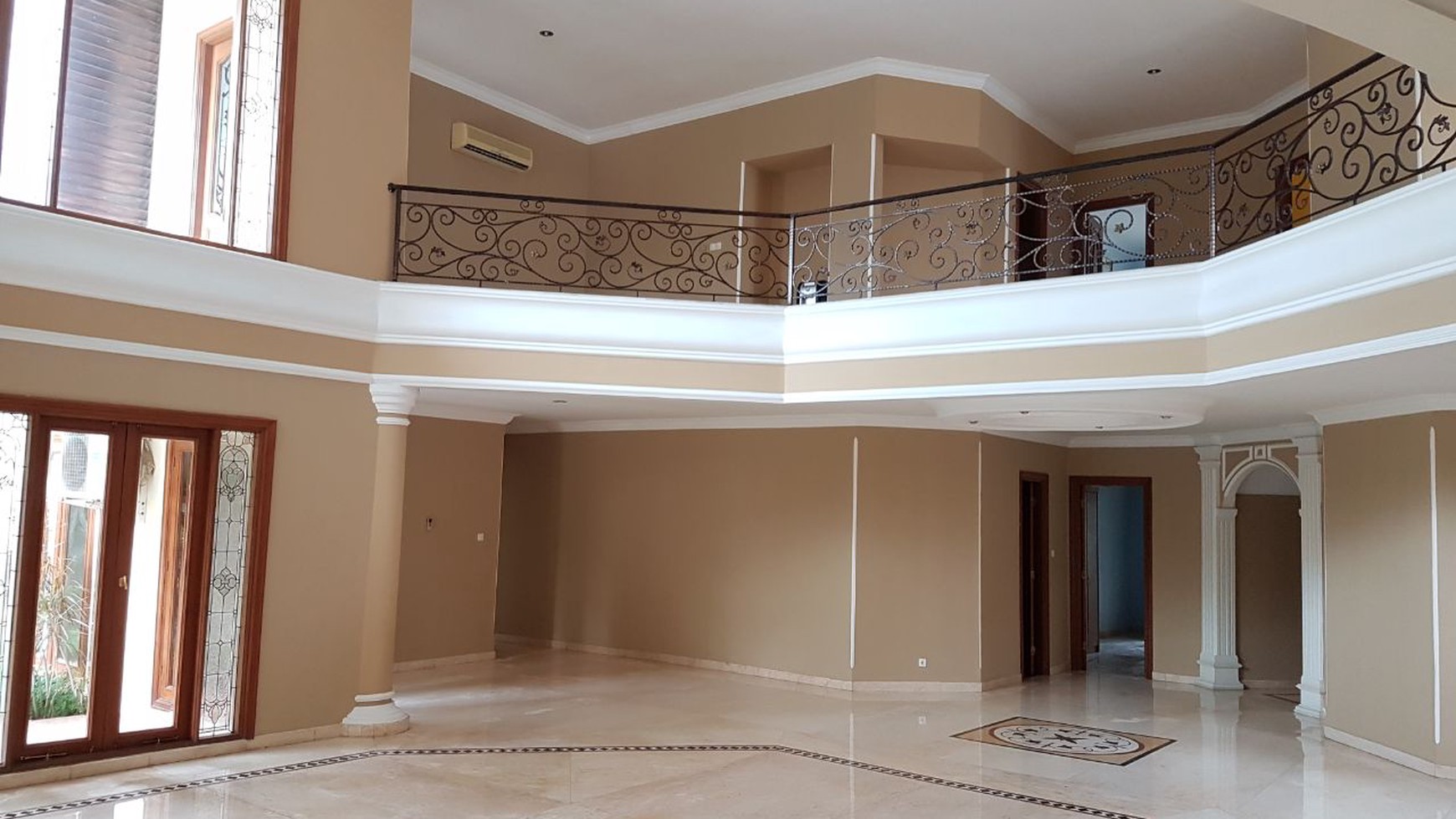 Big and Beautiful House For Rent In Kemang