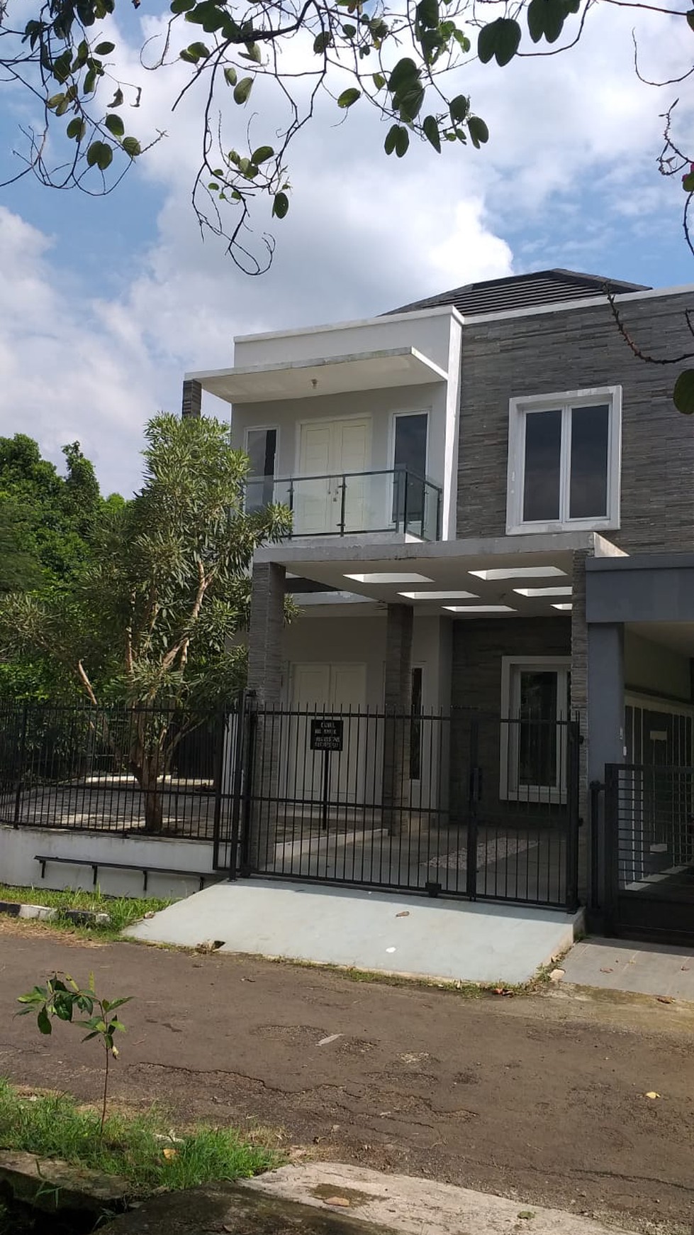 Jual Rugi - Rumah Hoek 2 Lantai di Metland Tambun Bekasi 