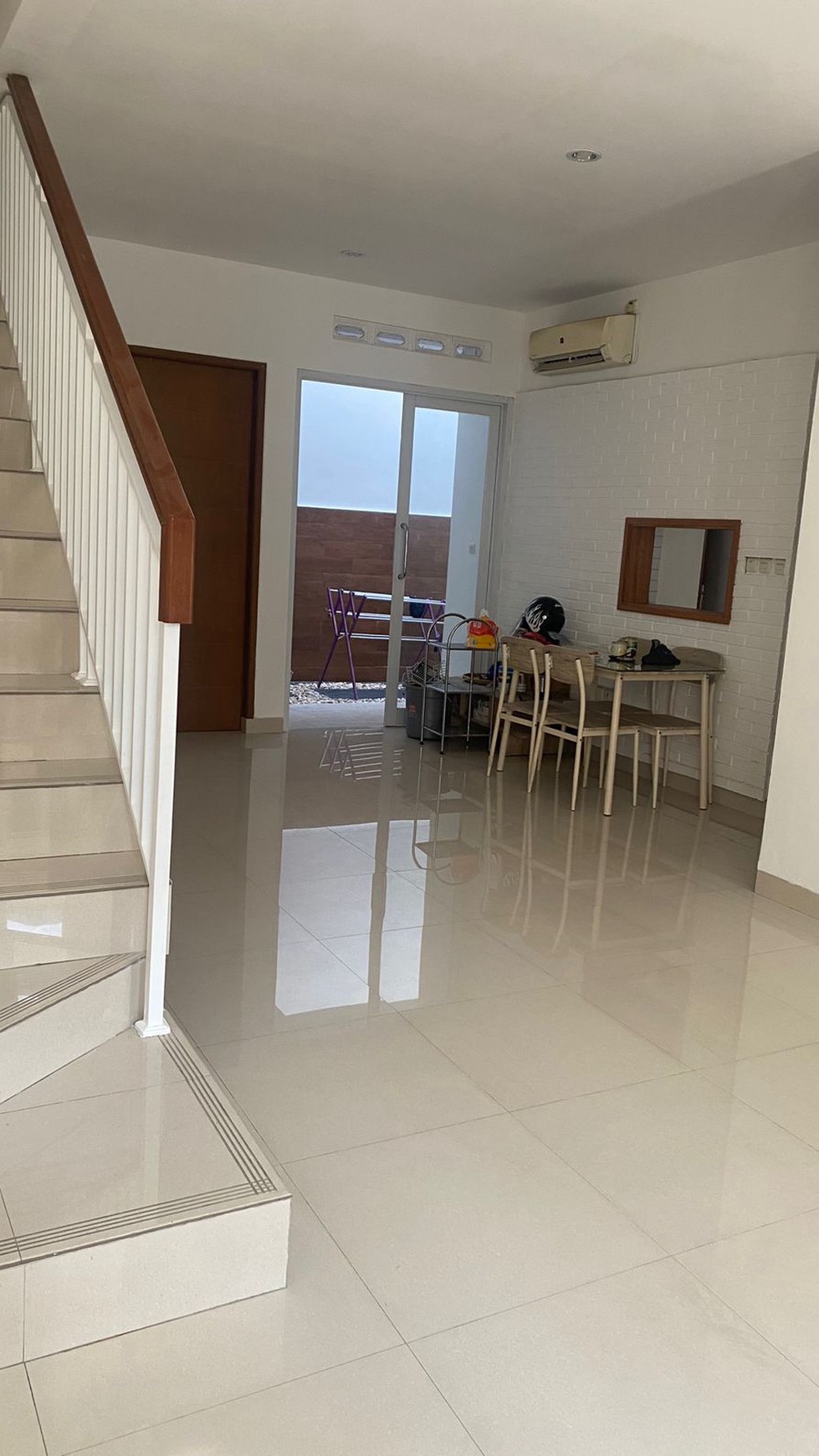 Dijual Rumah Modern Cantik Lokasi Strategis di Ciputat Tangerang Selatan