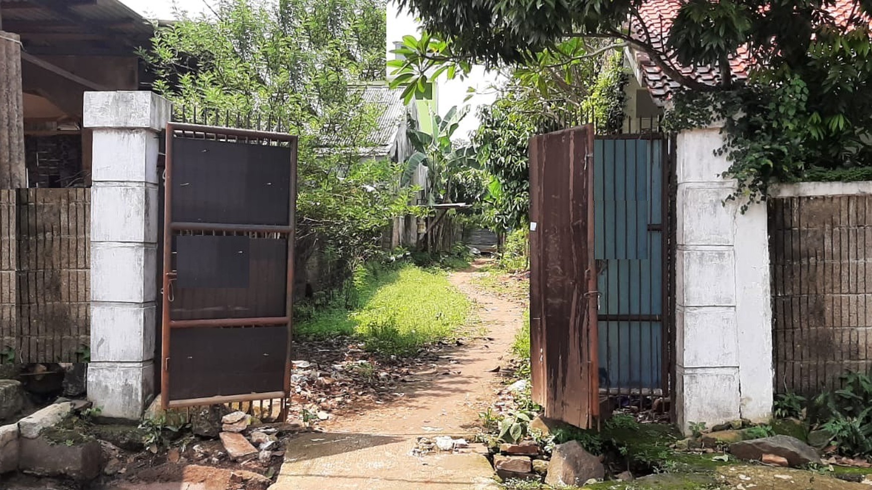 Tanah Ngantong Diarea Bambu Apus Cipayung  Siap Bangun  & Sudah Terpagar 