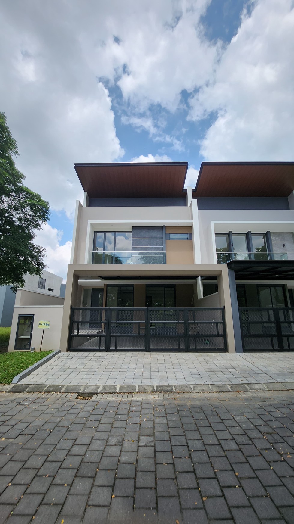 Dijual Rumah Baru Graha Natura Surabaya Barat STRATEGIS 5 menit ke GWalk Citraland, Pakuwon Mall, PTC, Supermall