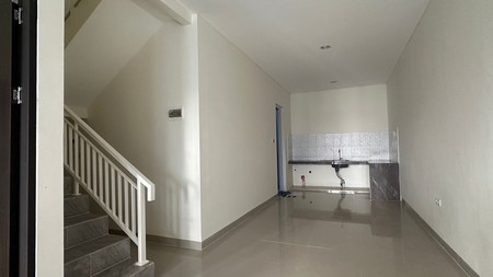 BAGUS Rumah Baru 6x17 BrandNew Ceiling Tinggi Hadap Selatan Gading Elok