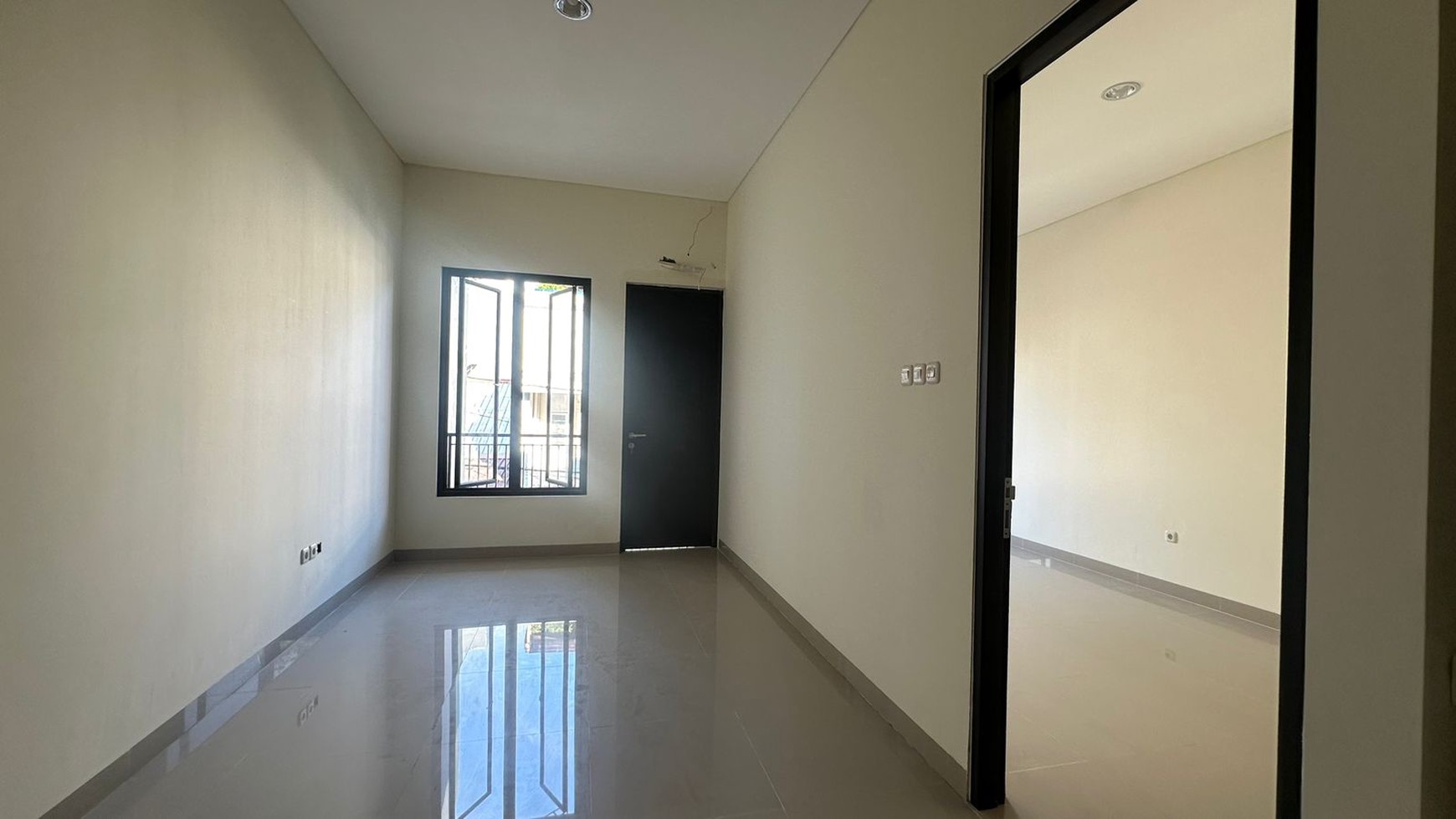 BAGUS Rumah Baru 6x17 BrandNew Ceiling Tinggi Hadap Selatan Gading Elok