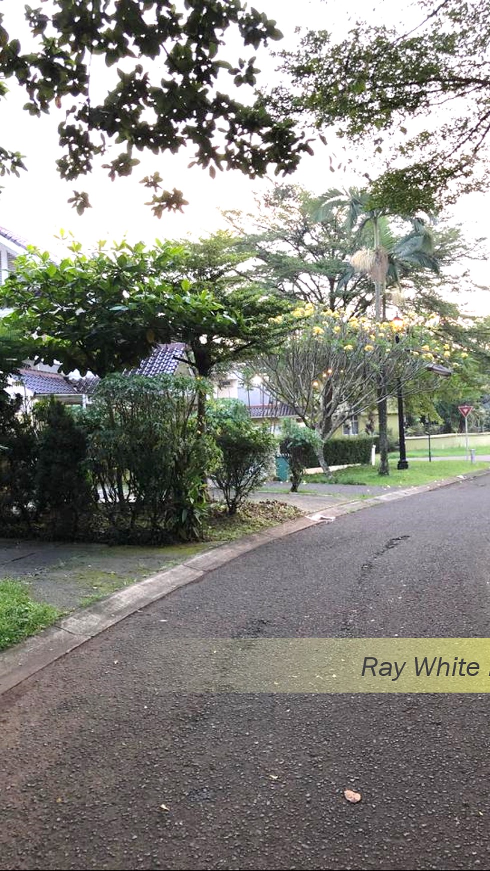 Rumah Semi-Furnished dan Asri di Lippo Village, Karawaci, Tangerang #HR