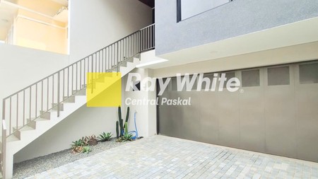 Rumah Baru 3 Lantai di Setra Duta Hegar Bandung