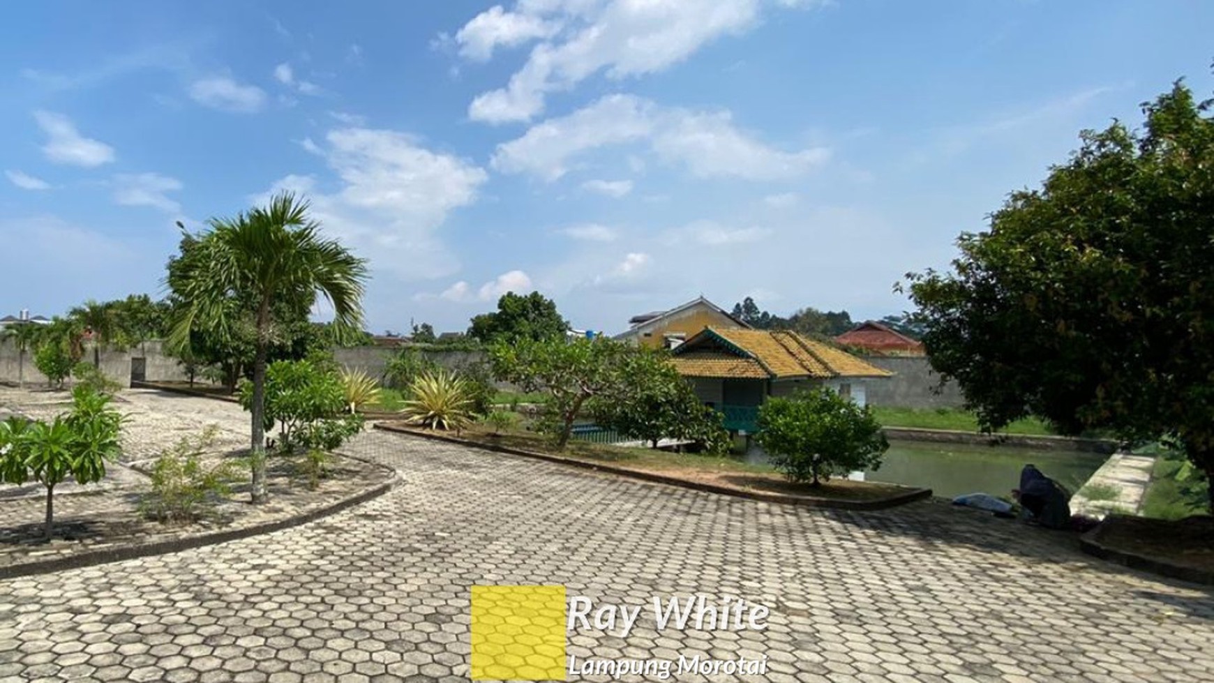 dijual rumah mewah dan luas Urip Sumoharjo