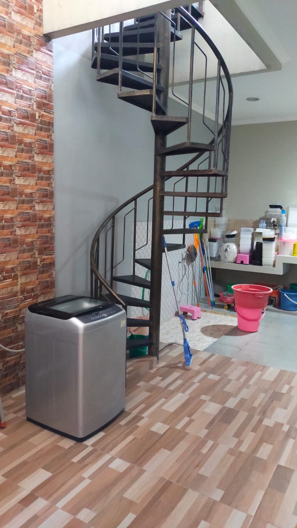 dijual rumah 2 lantai modern minimalis wisata bukit mas 2