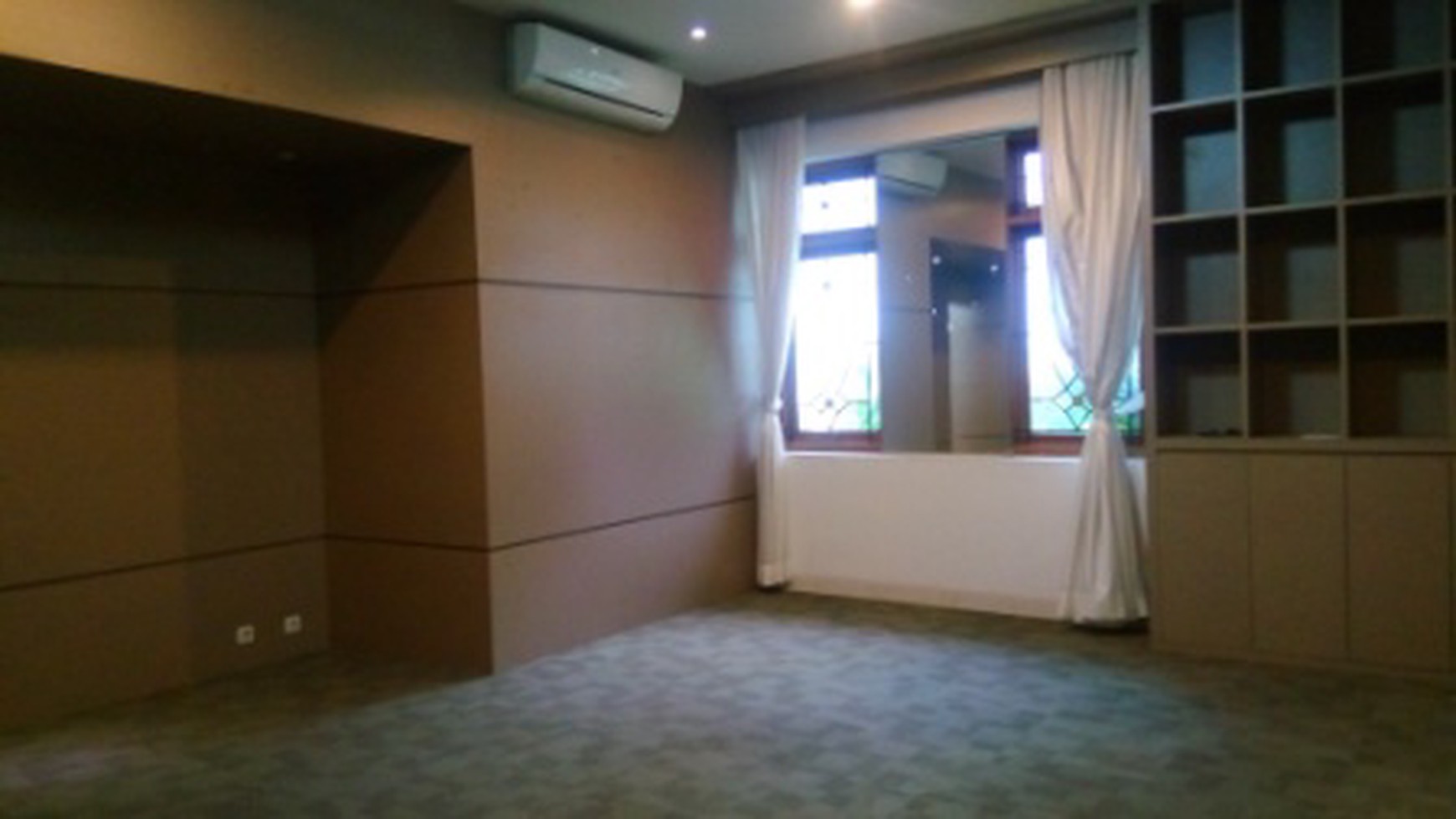 Good house in strategic location of Menteng Jakarta  "The price can be negotiable"