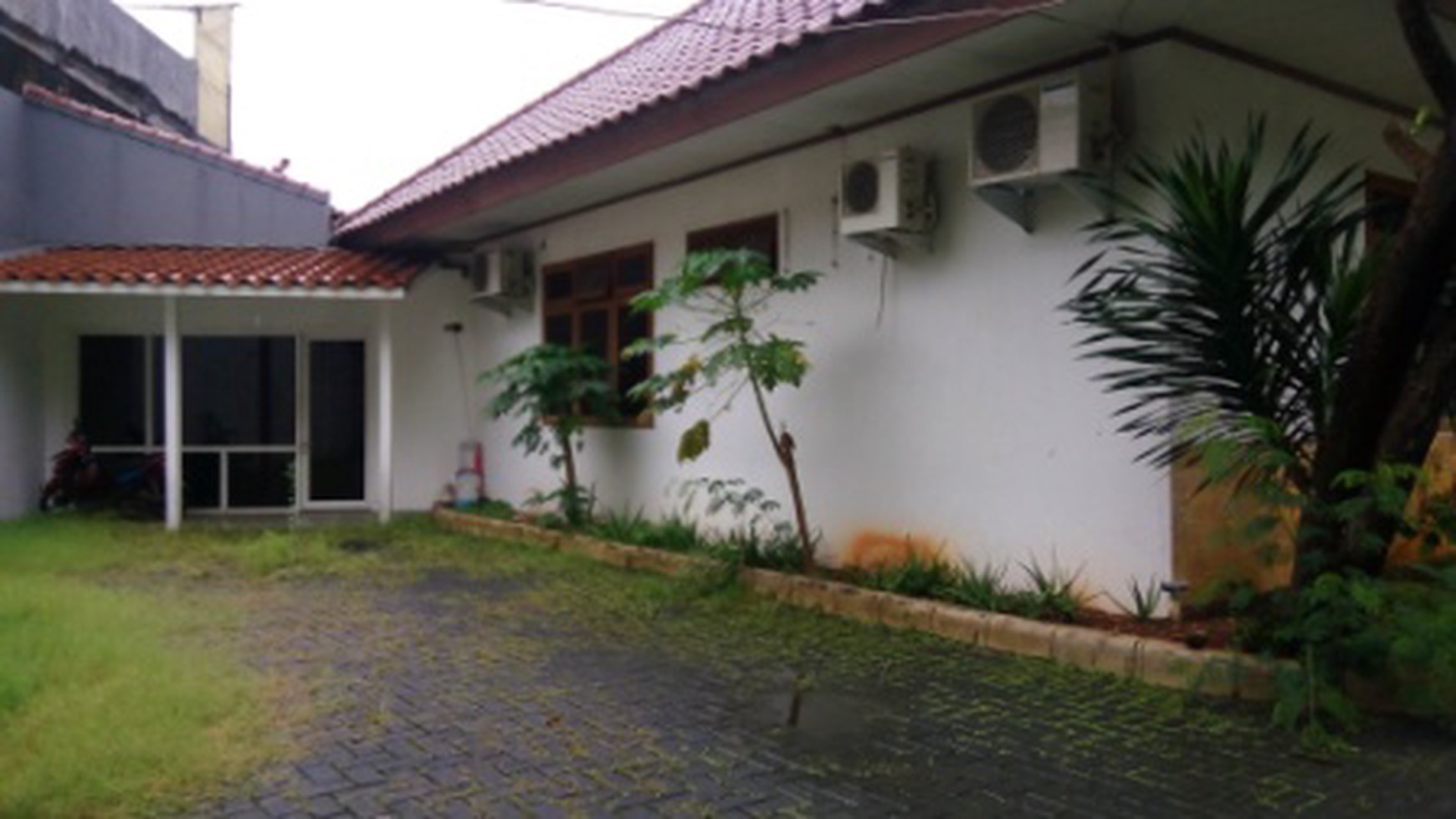 Good house in strategic location of Menteng Jakarta  "The price can be negotiable"