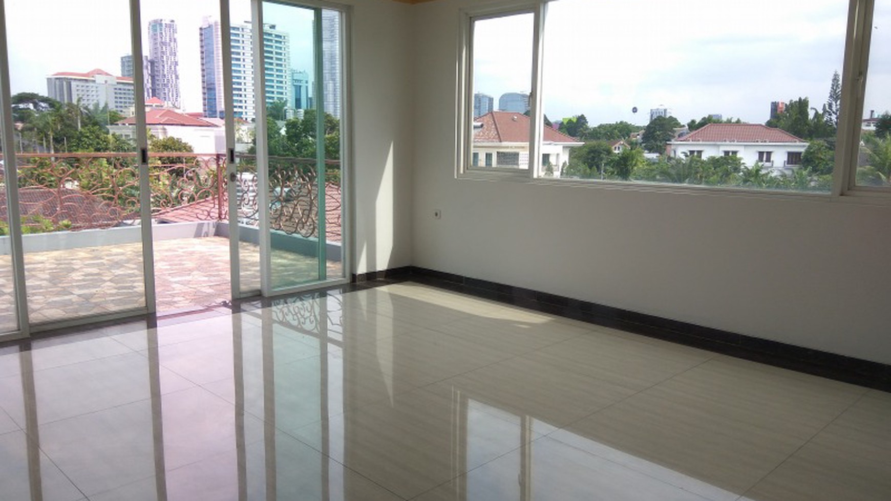 Comfortable, amazing, and beautiful house in Kuningan area  for expatriat and others " The price can be negotiable"