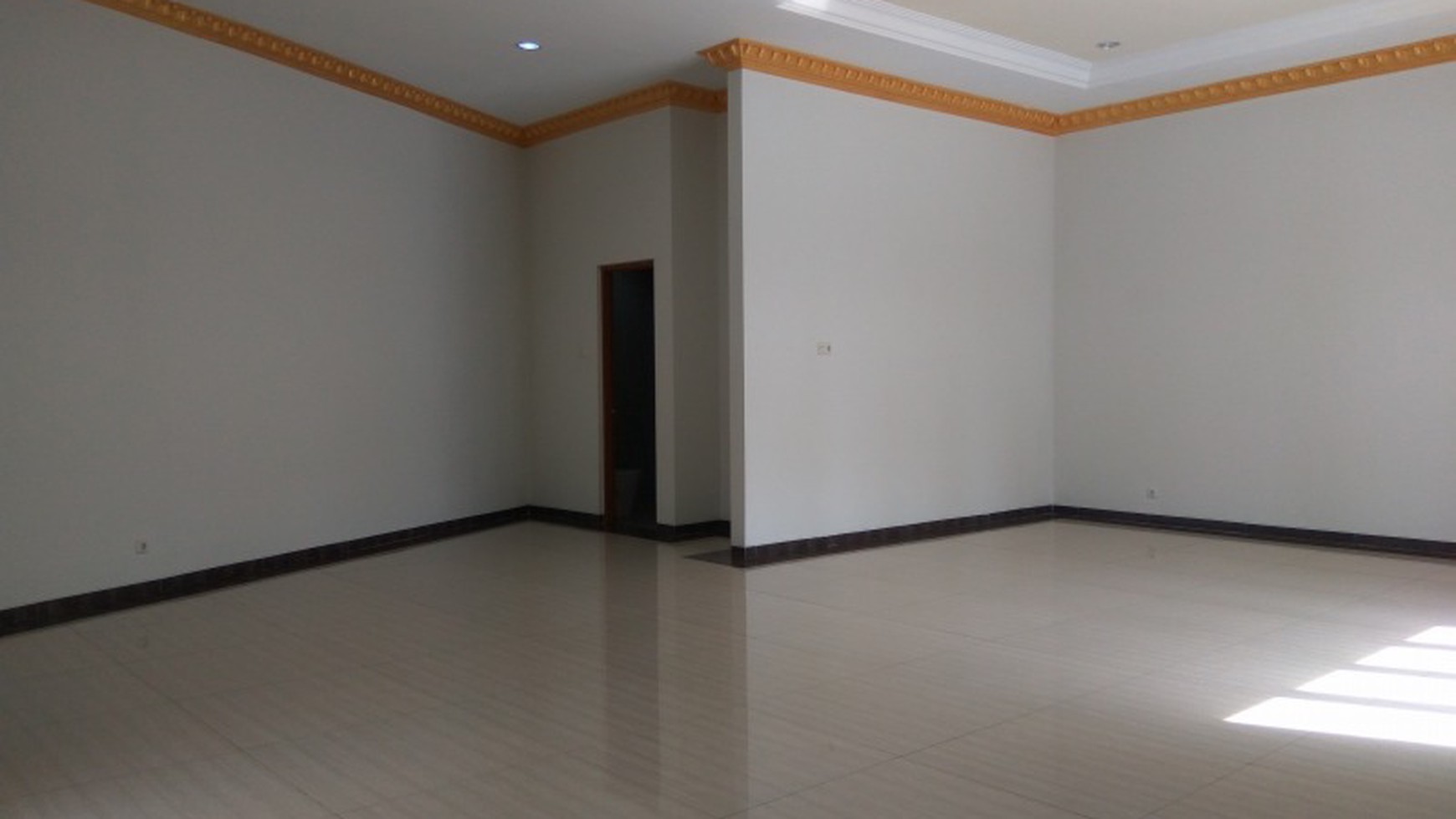 Comfortable, amazing, and beautiful house in Kuningan area  for expatriat and others " The price can be negotiable"