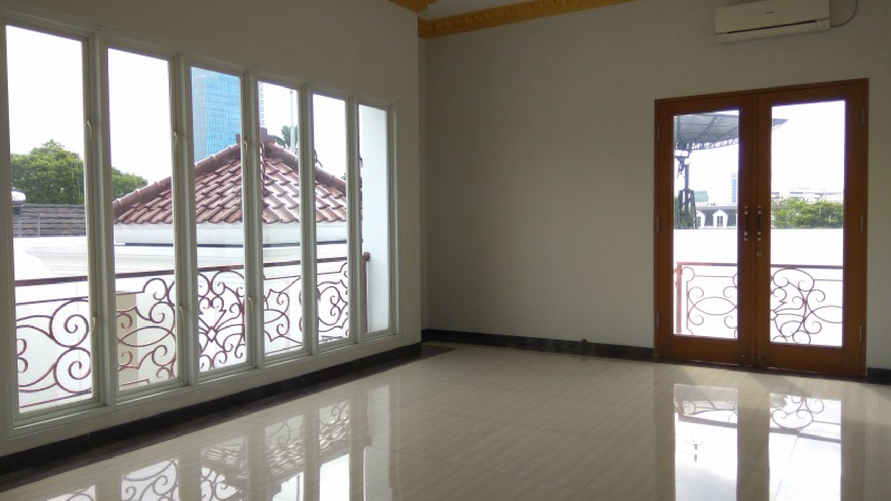 Comfortable, amazing, and beautiful house in Kuningan area  for expatriat and others " The price can be negotiable"