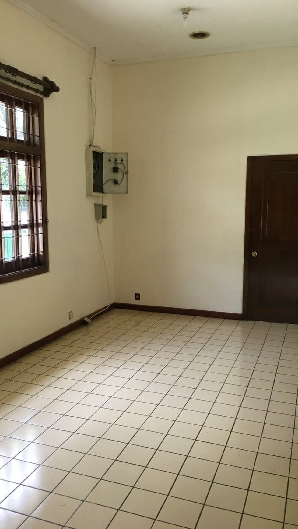 Dijual Rumah Hoek di Kebayoran Baru