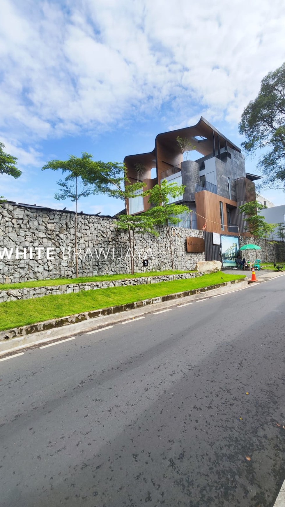 Brand New Townhouse Modern Design With Rooftop Kemang Utara