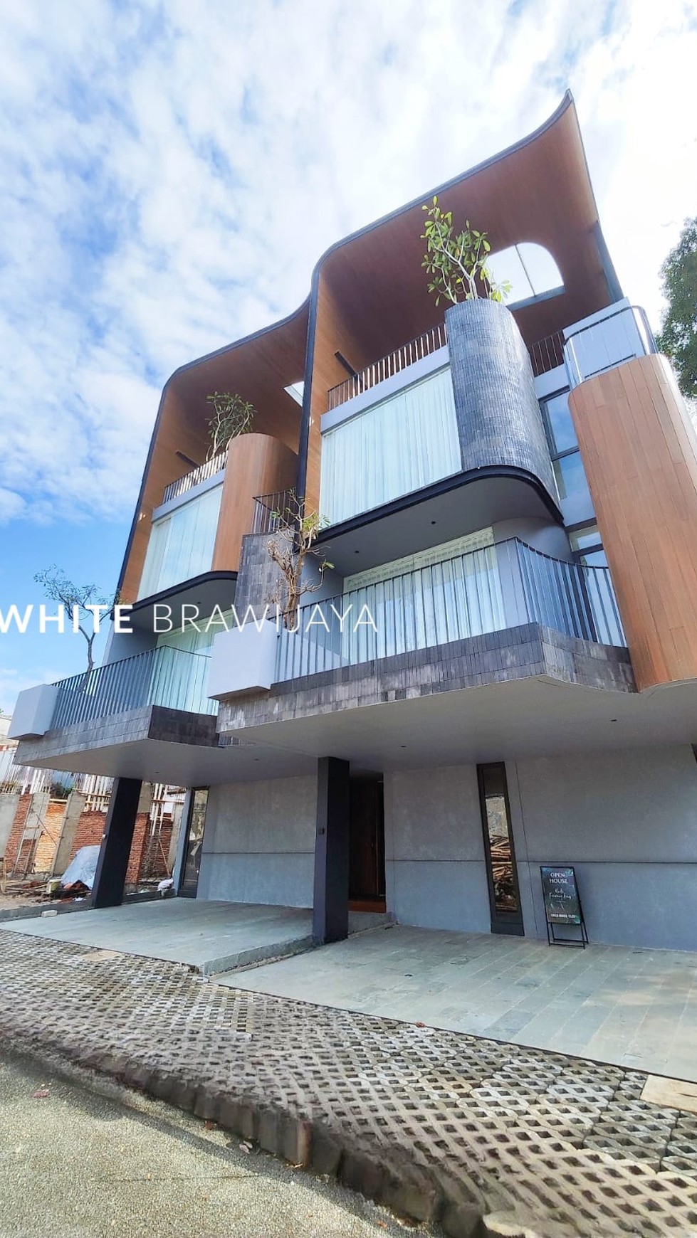 Brand New Townhouse Modern Design With Rooftop Kemang Utara