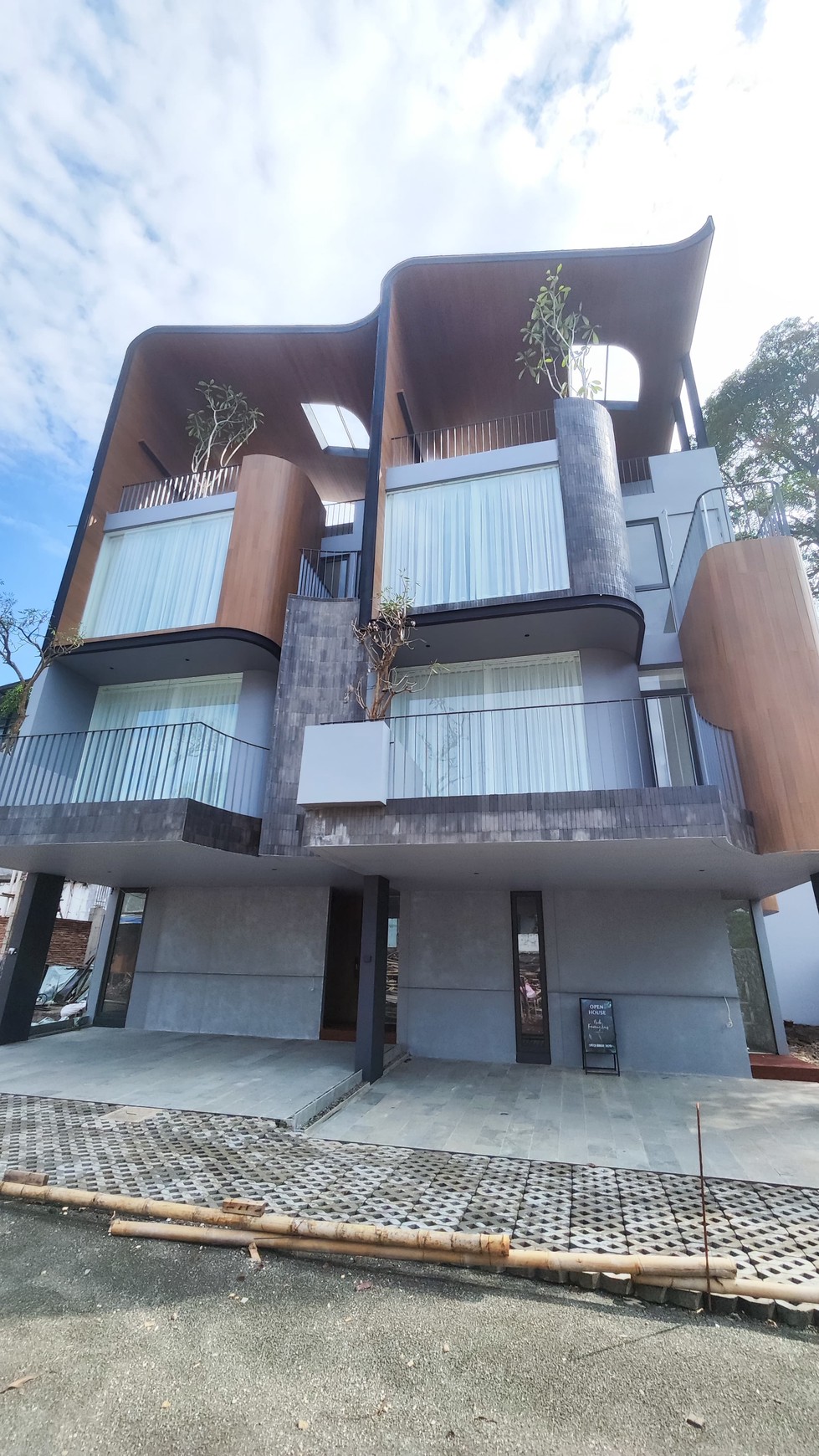 Brand New Townhouse Modern Design Area Kemang Utara Lokasi Strategis