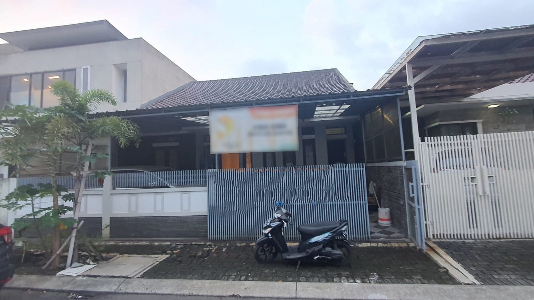 Rumah nyaman di kompleks Singgasana Pradana