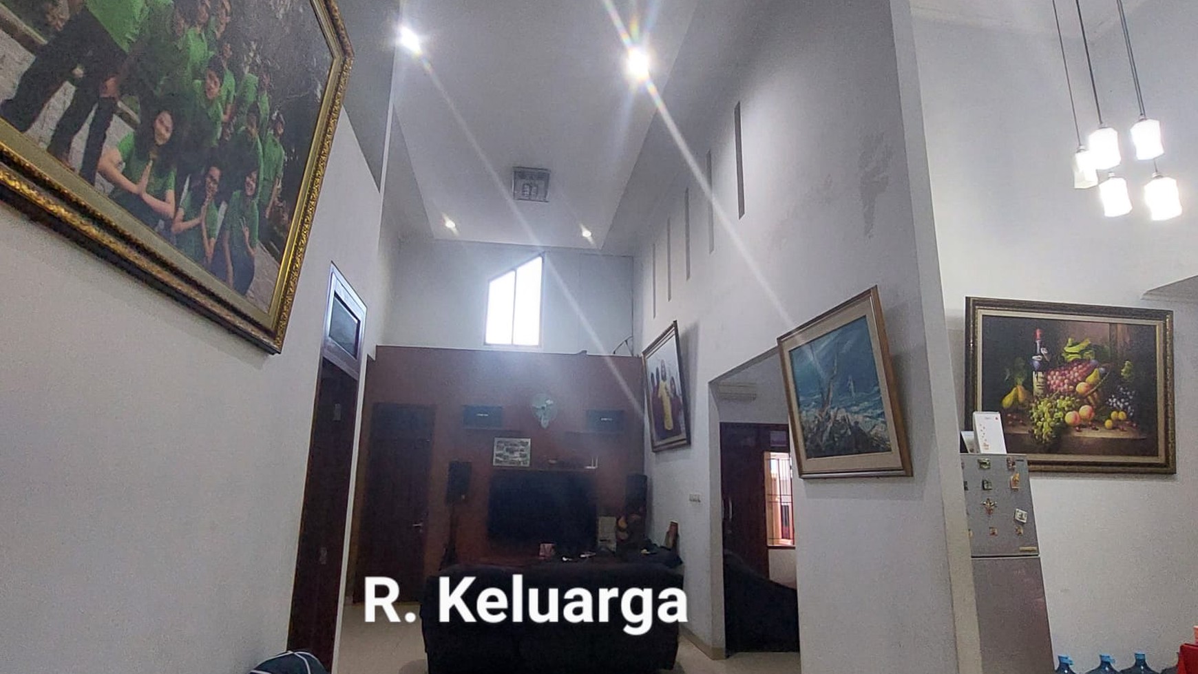 Rumah Siap Huni dengan Ceiling Tinggi dan Hunian Nyaman @Ciputat