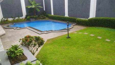 Luxury White House At Pondok Indah, South Jakarta 