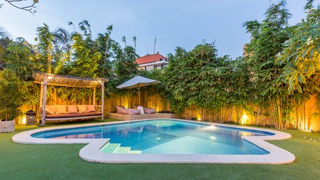  For Sale Leasehold - Cozy and  private 5 unit villa close to the beach in area Legian , Seminyak - Bali