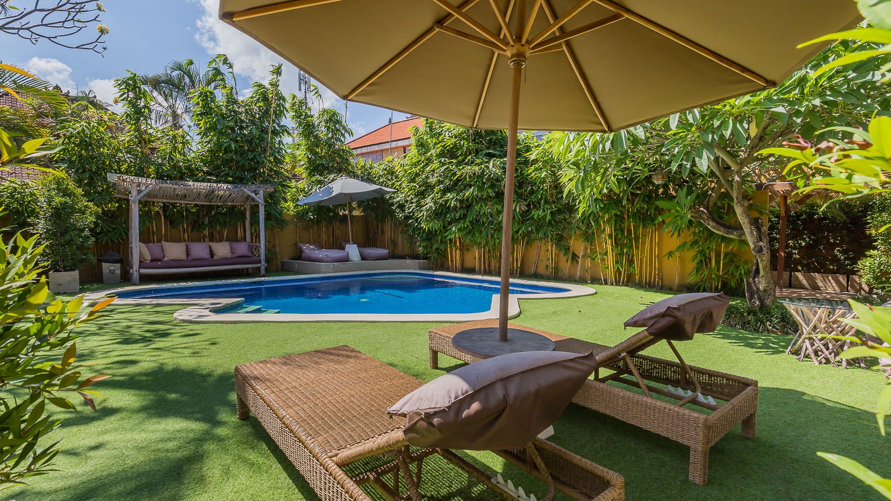 For Sale Leasehold - Nice  5  private villas  with pool close to the beach in area Legian