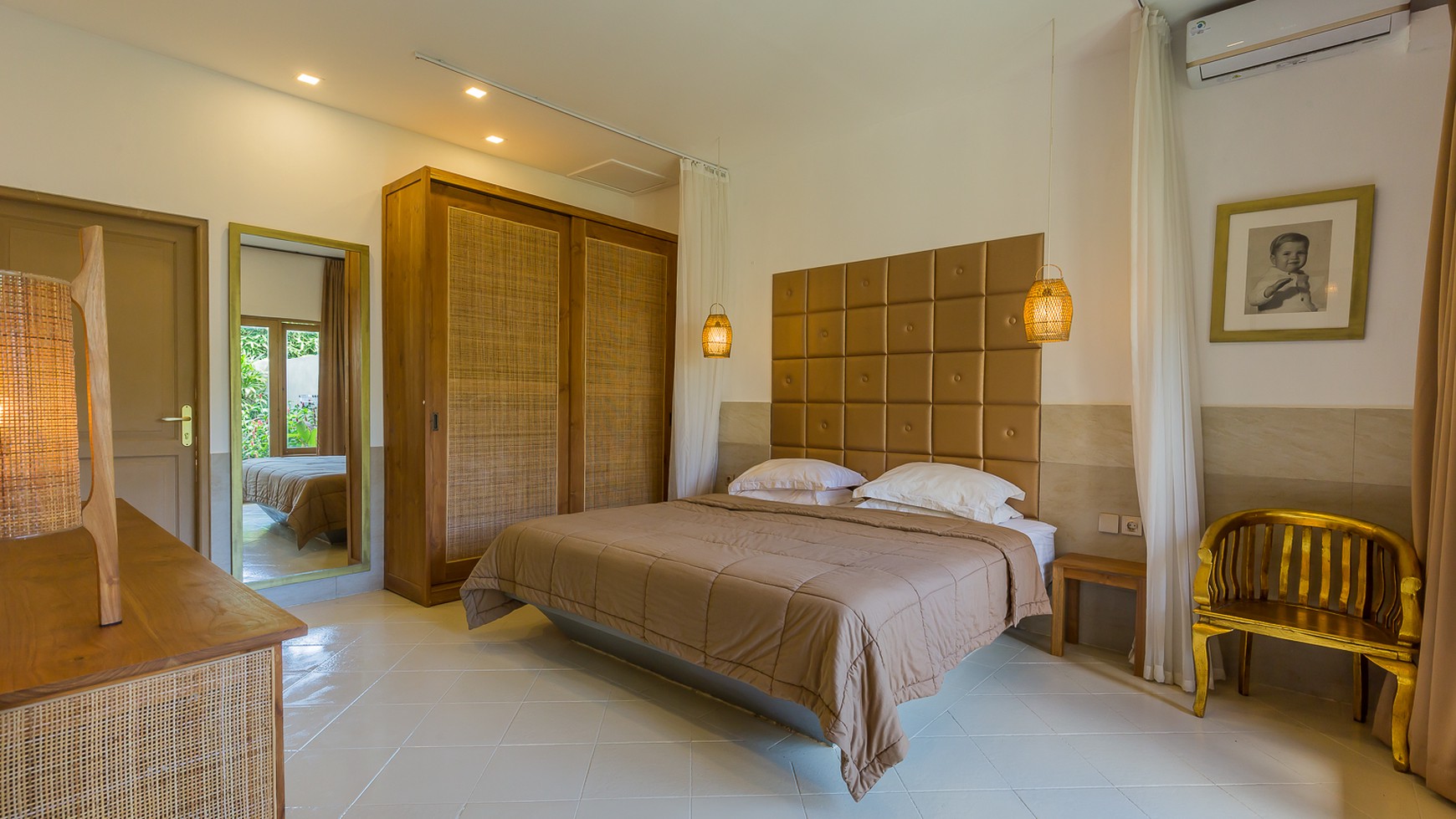 For Sale Leasehold - Nice  5  private villas  with pool close to the beach in area Legian