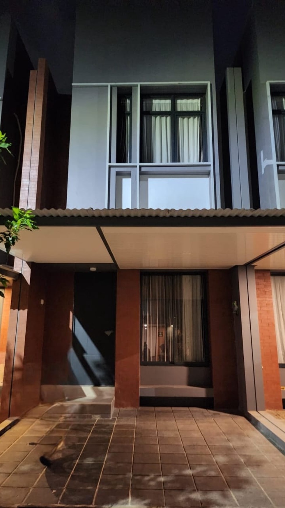 Hot Rent. Rumah modern Freja House, BSD. 