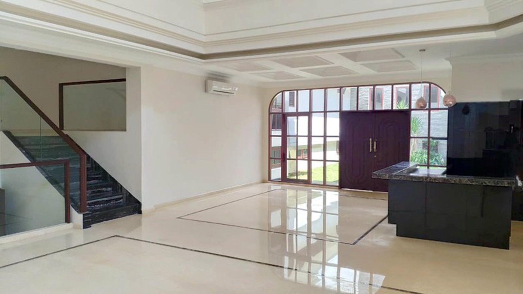 Rumah di Kartini, Bangunan Baru 3 Lantai, Interior Mewah. Parkir luas bisa 20 mobil - TAN -