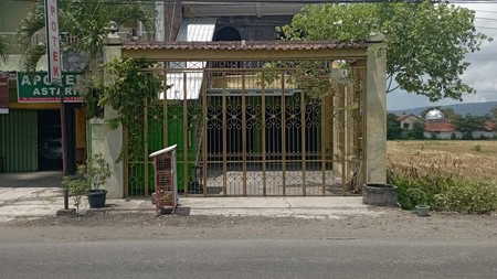 Disewakan Ruko Lokasi Strategis di Jalan Parangtritis Bantul 