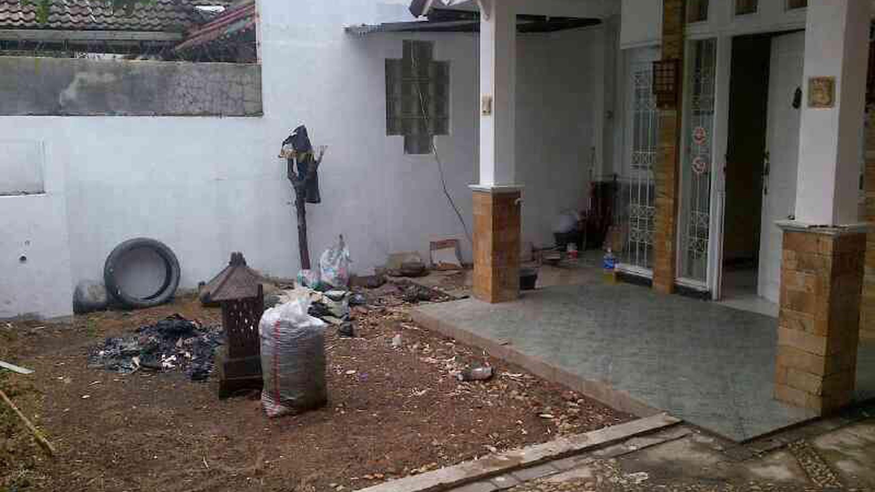 Rumah Lokasi Strategis, Hunian Nyaman dan Asri dekat Bintaro Jaya.