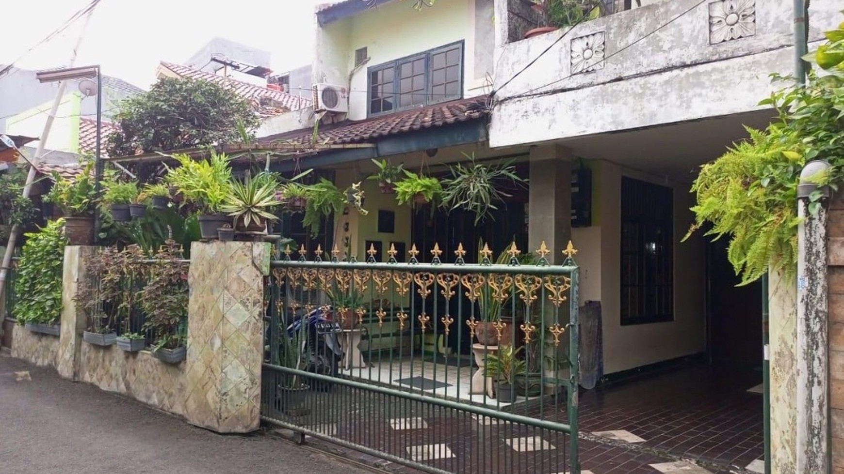 Rumah Lokasi Strategis dengan Bangunan Kokoh dan Hunian Asri @Tebet