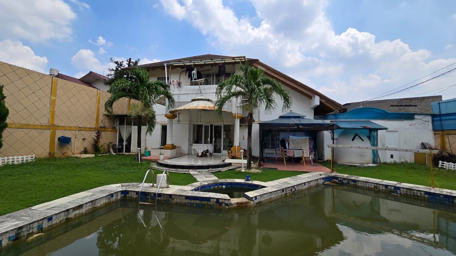 Rumah Bagsu Halaman Luas Di Jl Pertanian Lebak Bulus